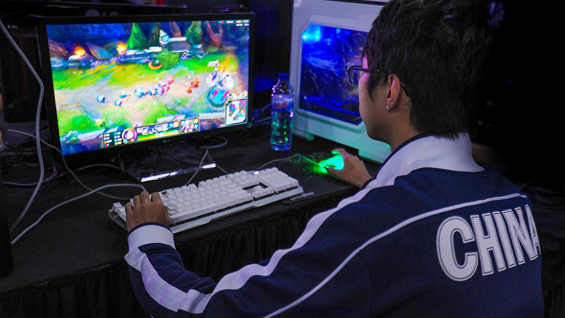 Pekín lanza amplias restricciones a la industria de juegos en línea y caen las acciones del sector
