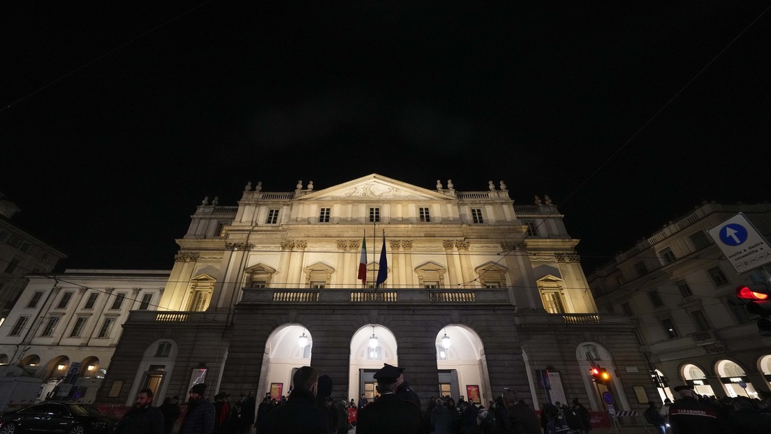 VIDEO: Activistas propalestinos organizan una protesta en La Scala de Milán