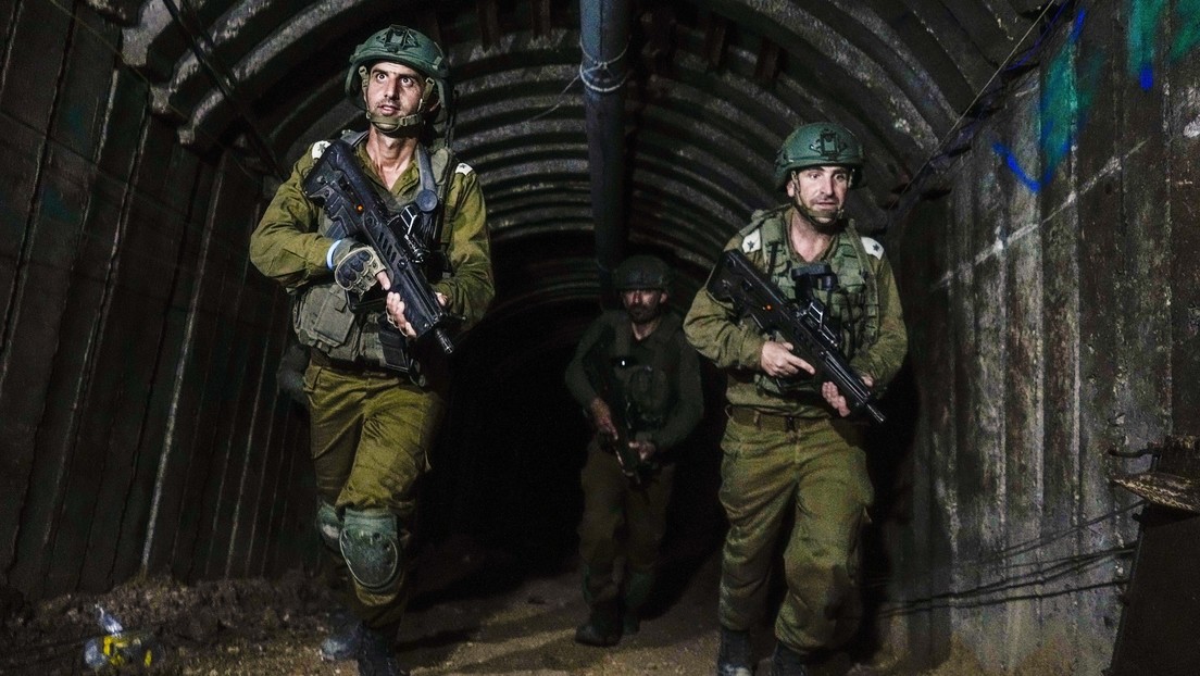 Israel revela una extensa red de túneles de Hamás y recupera los cadáveres de 5 rehenes (VIDEOS)