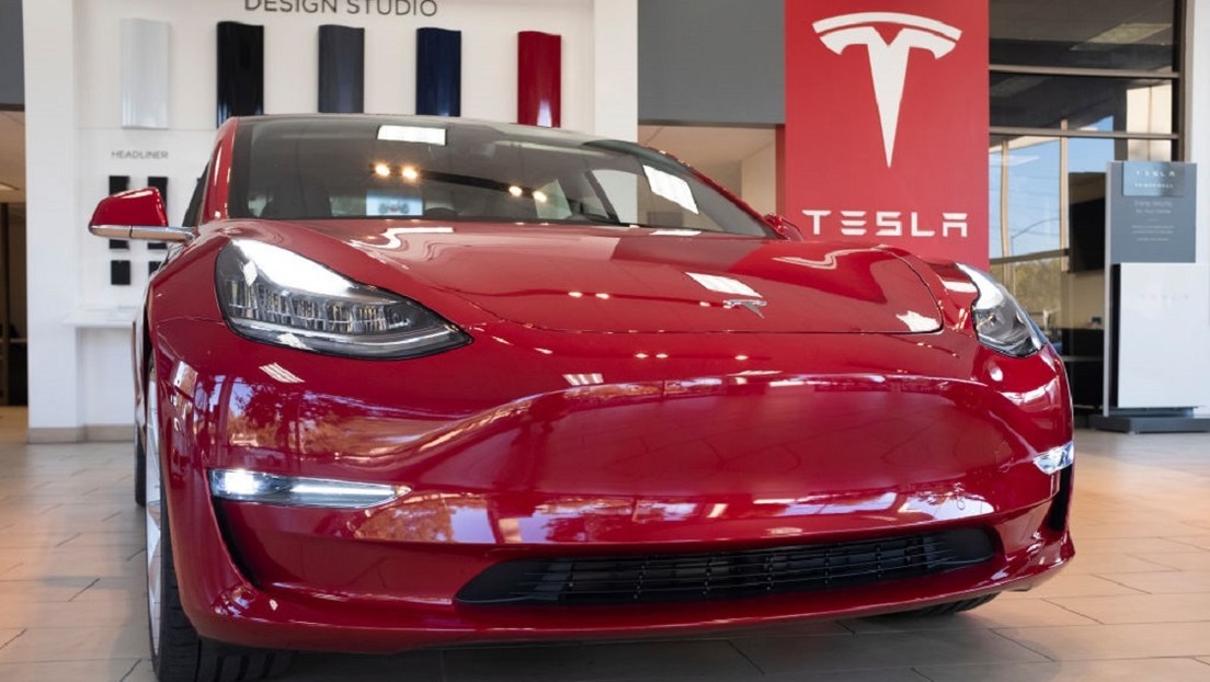 Tesla llama a revisión más de 120.000 vehículos por problemas en las puertas