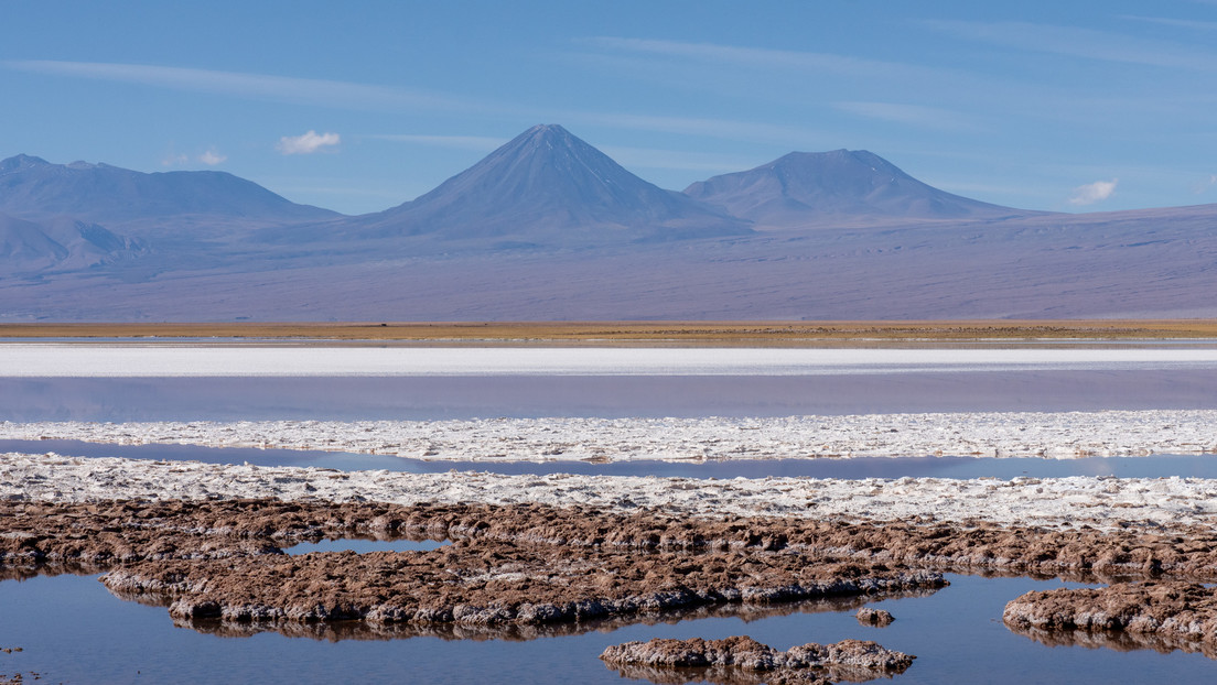 Chile sella una "histórica" alianza para desarrollar la industria del litio: ¿de qué se trata?
