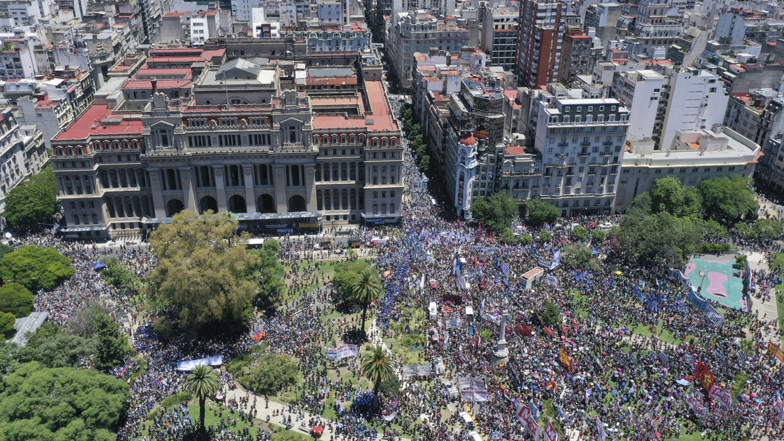 Abuelas de Plaza de Mayo cargan contra la 'ley ómnibus' de Milei por criminalizar la protesta social