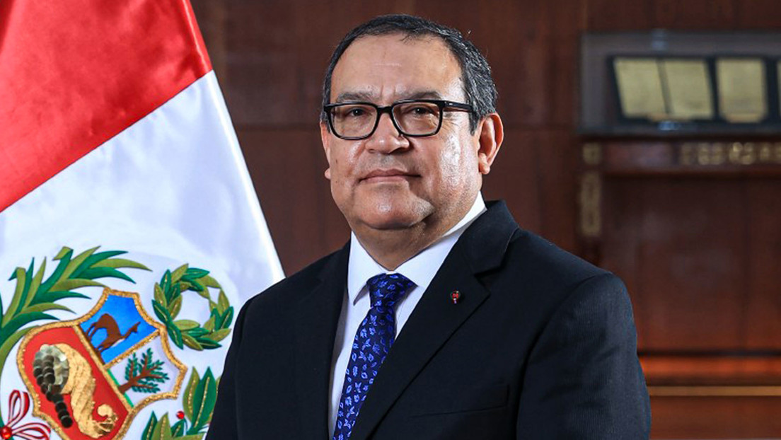 Premier de Perú resta importancia a la impopularidad de Boluarte: "Las encuestas son los datos del momento"