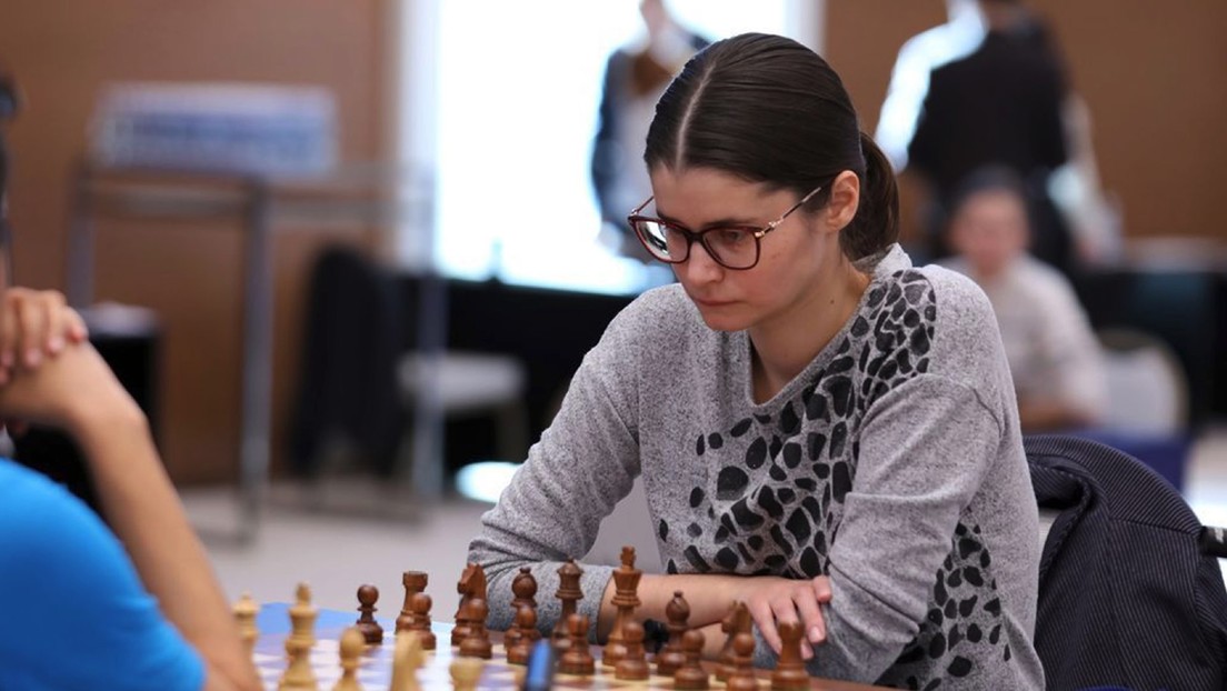Sin título de Gran Maestro, una rusa sorprende al conquistar el campeonato mundial de ajedrez rápido