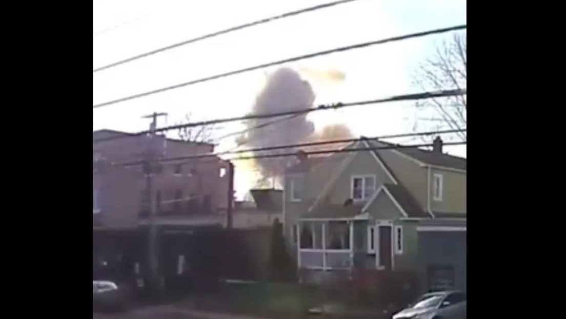 VIDEO: Una fuerte explosión deja 3 heridos en un barrio residencial de EE.UU.