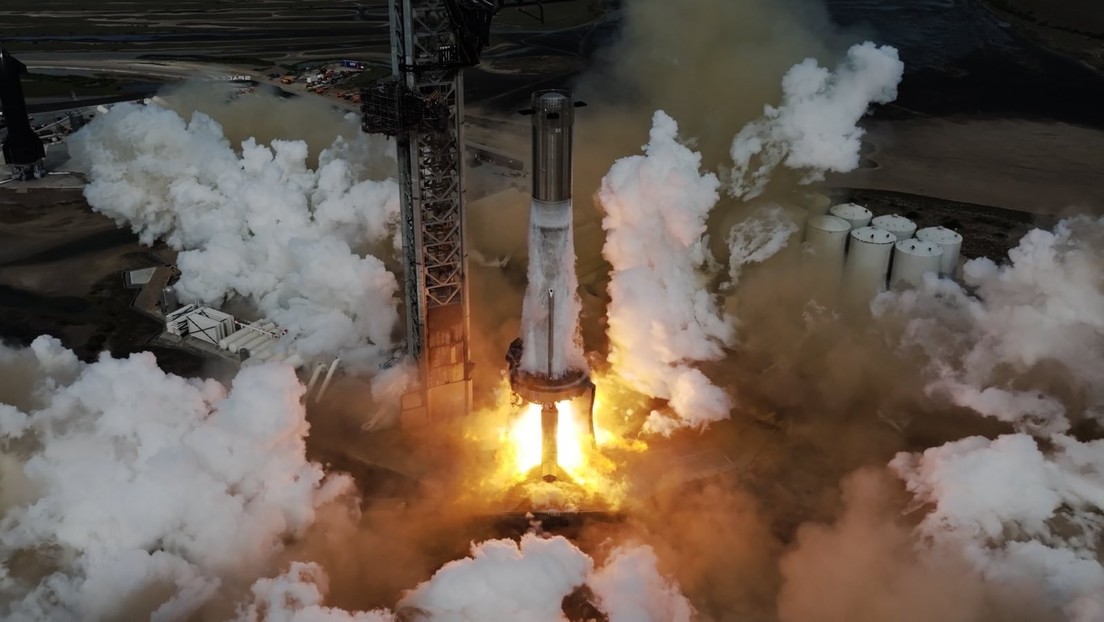 SpaceX completa dos pruebas de fuego de los motores para su colosal cohete Starship (VIDEO)
