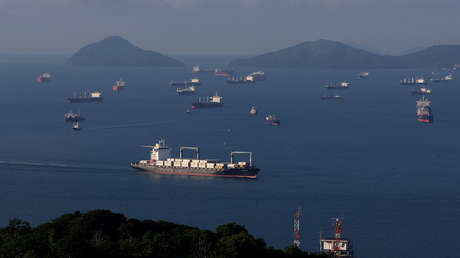 El atasco del Canal de Panamá obliga a muchos barcos a cambiar de ruta y bordear continentes