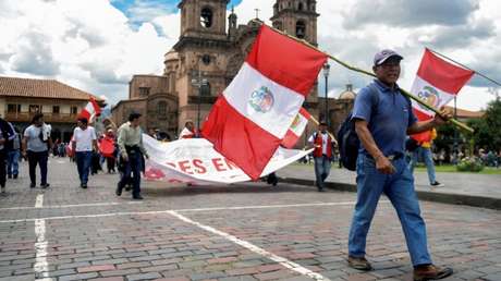 «No caigamos en errores del pasado»: premier de Perú anuncia nuevas penas por bloquear carreteras