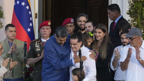 Maduro recibe en el Palacio de Miraflores al diplomático venezolano Alex Saab, liberado por EE.UU.