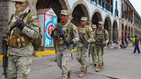 Videos muestran a militares peruanos apuntando con sus fusiles al cuerpo de manifestantes en Ayacucho