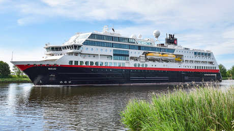 Un crucero noruego se ve impedido de navegar luego de impactar con una ola gigante