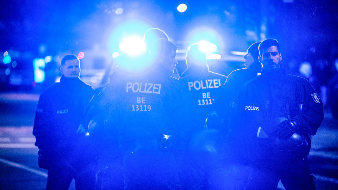 Al menos 15 policías heridos por los disturbios durante la Nochevieja en Berlín (VIDEOS)