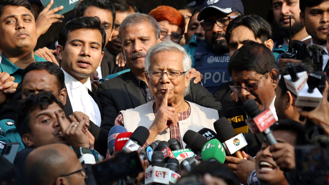 Condenan a un nobel de la paz por infringir la legislación laboral de Bangladés