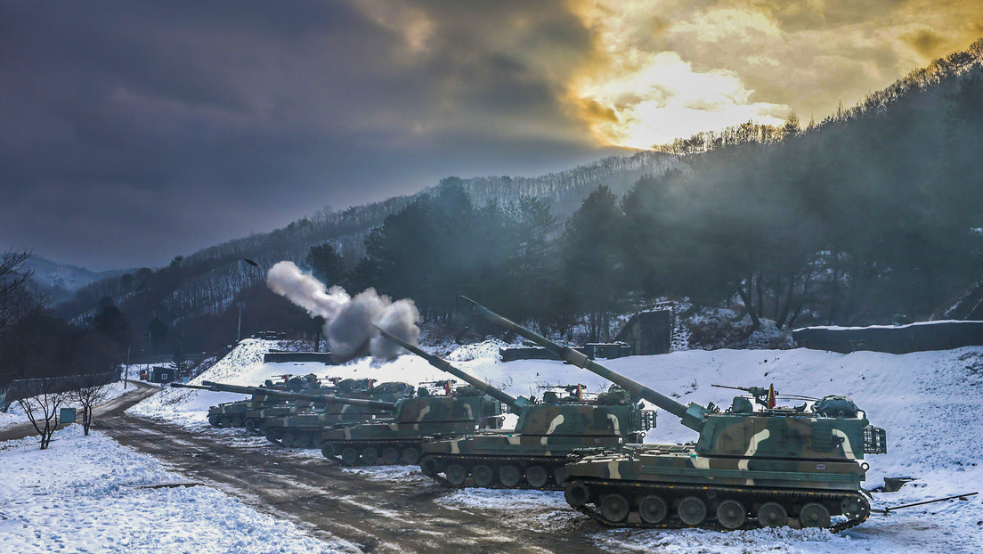 El Ejército surcoreano realiza ejercicios de artillería con fuego real cerca de la frontera con Corea del Norte