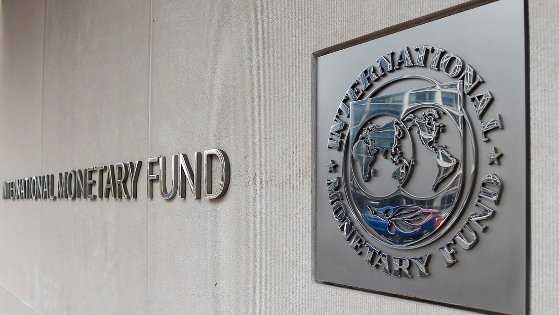 Milei recibirá a una comitiva del FMI para renegociar la deuda argentina