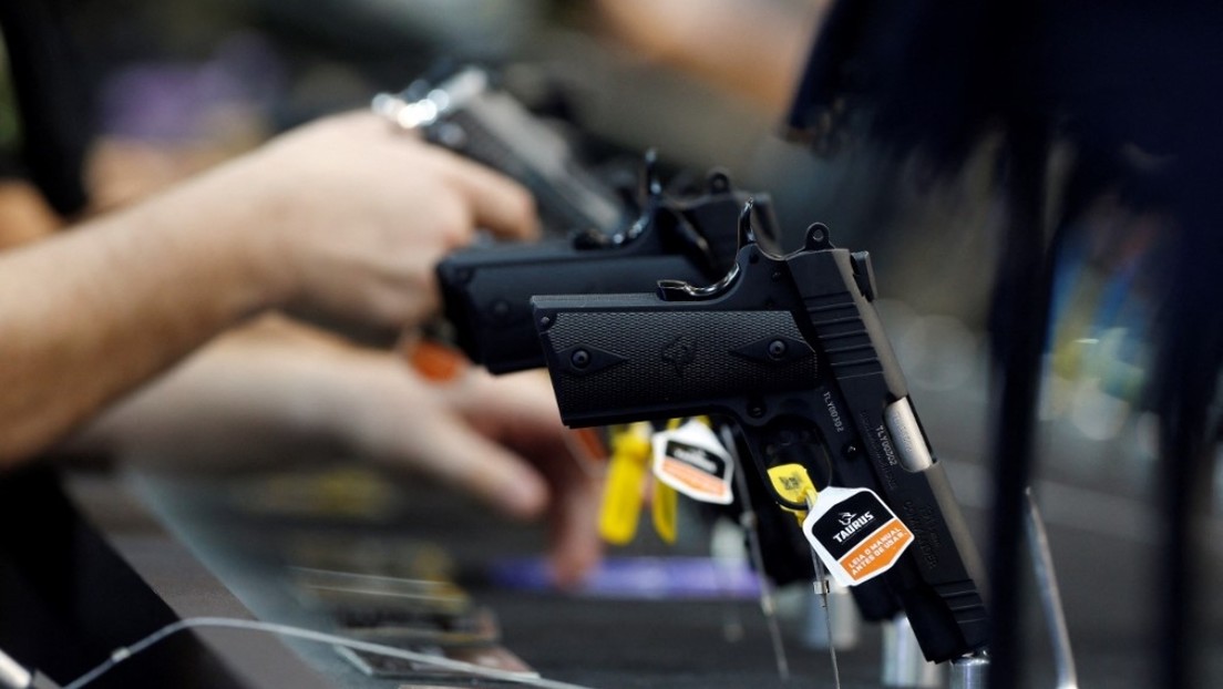 La cantidad de nuevas armas registradas en Brasil alcanza su nivel más bajo en casi dos décadas