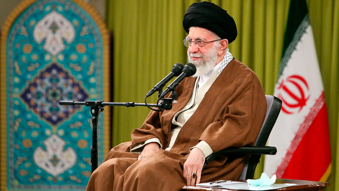 NYT: Líder supremo iraní insta a los comandantes a evitar un enfrentamiento directo con EE.UU.