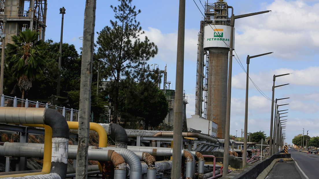 Gobierno de Bolsonaro vendió una refinería a un fondo emiratí a un precio inferior al del mercado
