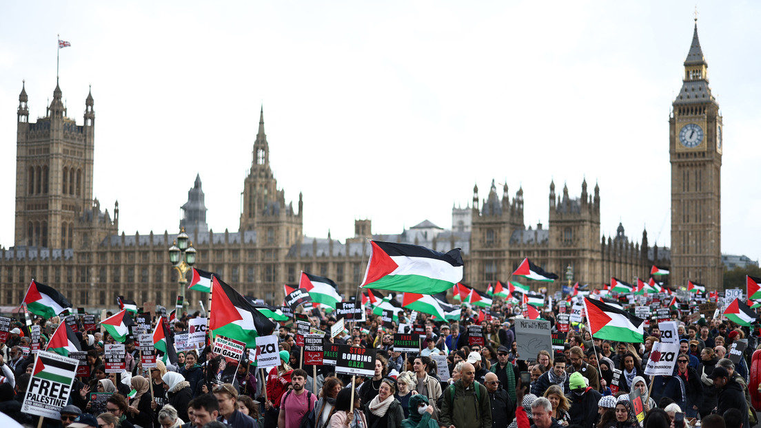 Manifestantes bloquean el puente de Westminster para exigir un cese al fuego en Gaza (VIDEOS)