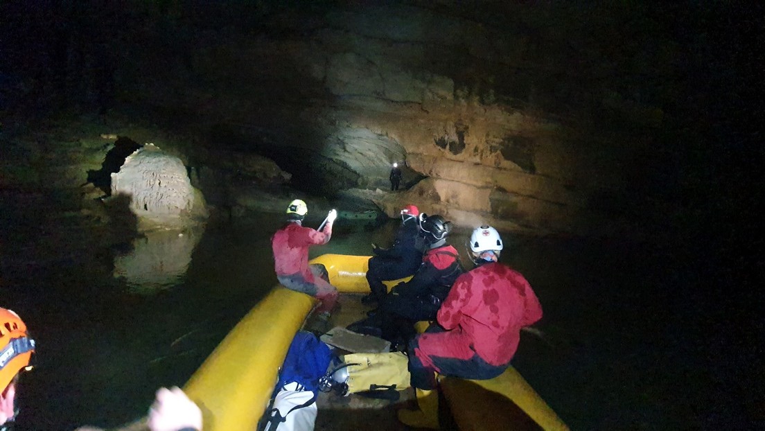 5 personas quedan atrapadas en una cueva inundada por lluvias en Eslovenia (FOTOS)