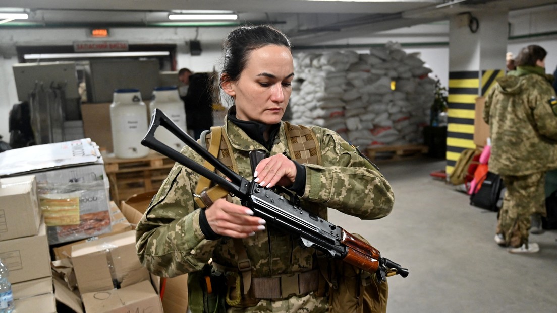 El Ministerio de Defensa ucraniano compra por primera vez 50.000 uniformes para mujeres
