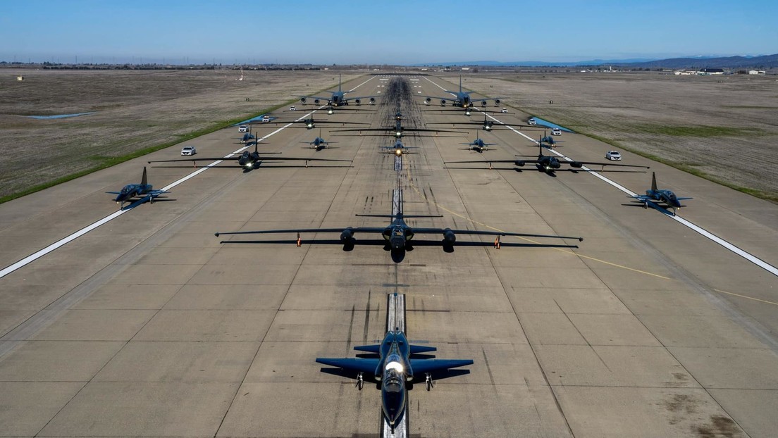 EE.UU. realiza uno de los últimos Paseos de Elefante de los veteranos aviones-espía U-2 (FOTOS)