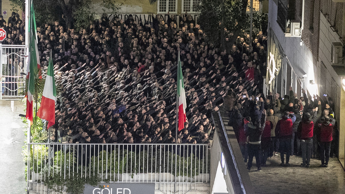 VIDEO: Una ceremonia en la que cientos de neofascistas realizaron el saludo nazi causa indignación en Italia