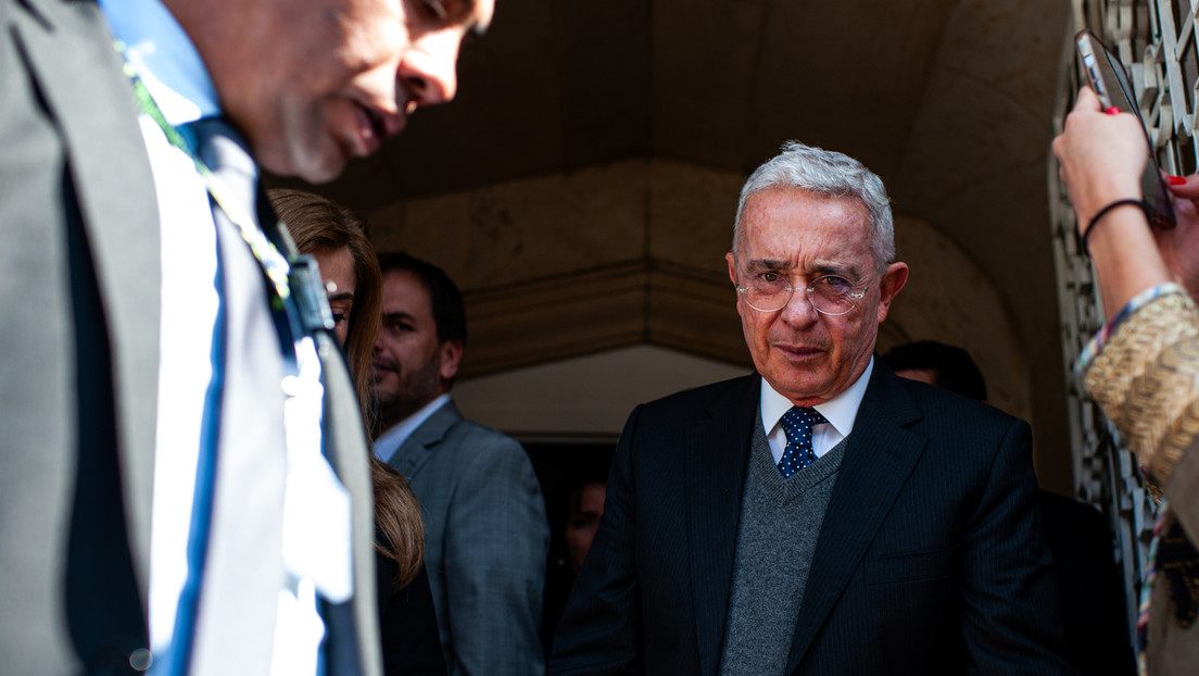 Renuncia fiscal colombiano que debía definir si llamaba a juicio a Álvaro Uribe