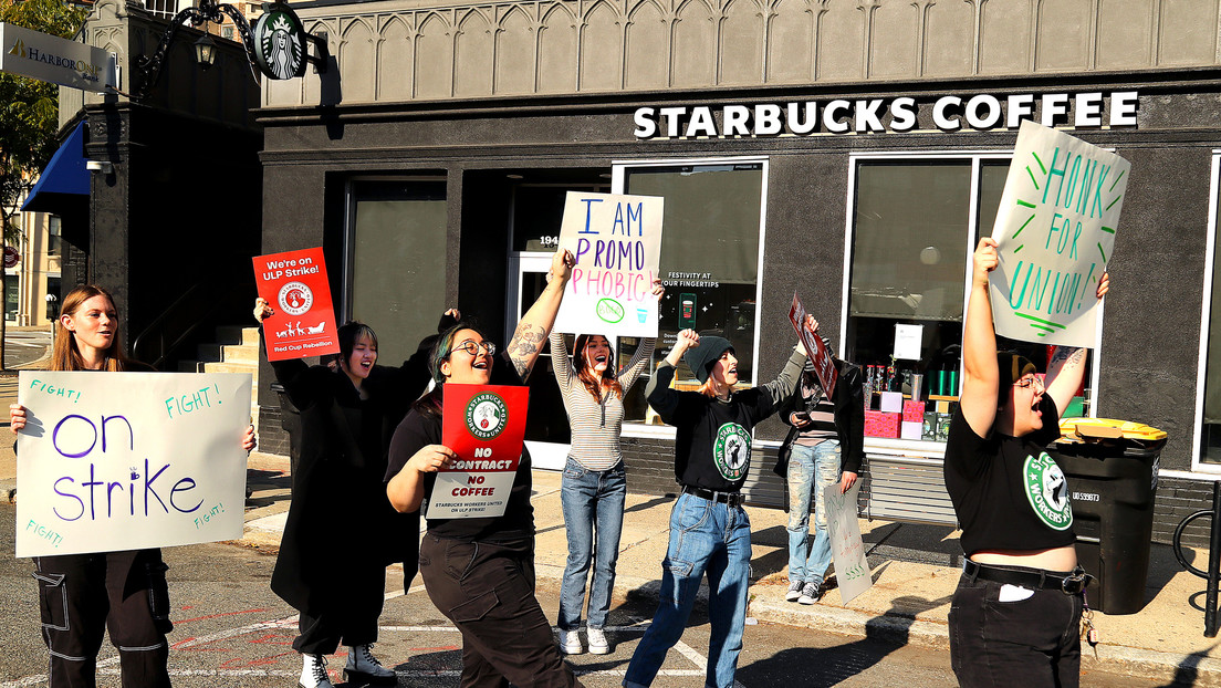Acusan a Starbucks de utilizar mano de obra infantil y trabajo esclavo en sus plantaciones