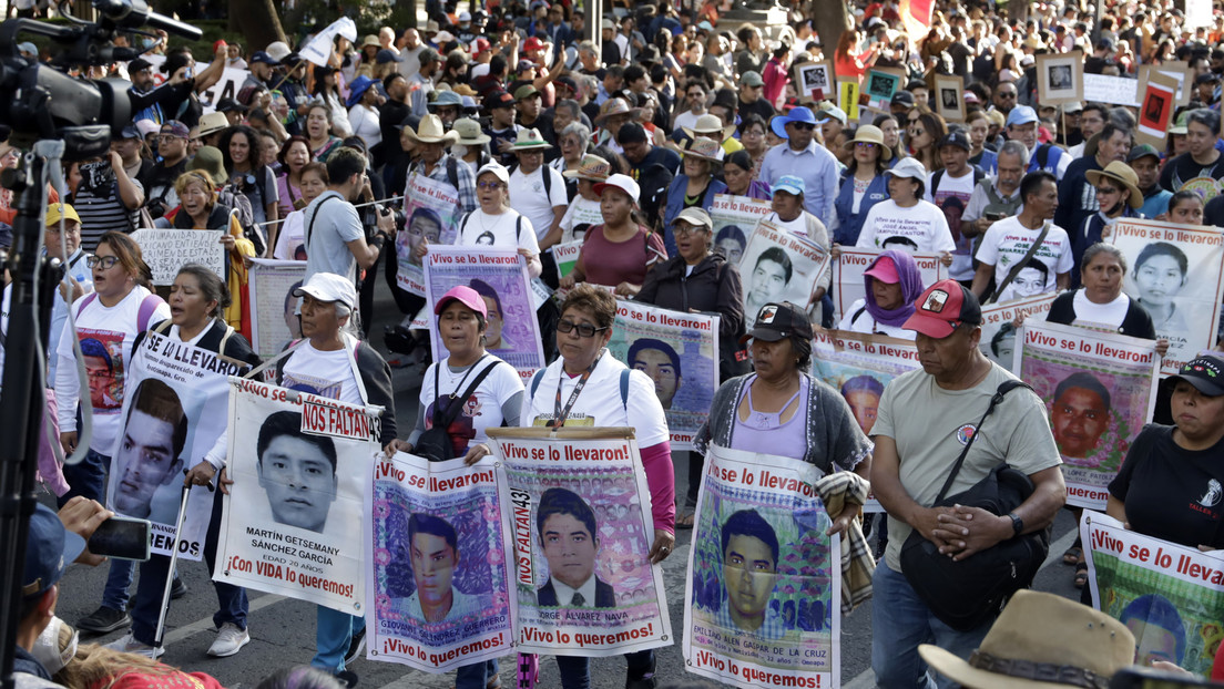 "Estamos decepcionados": familiares de los 43 estudiantes de Ayotzinapa se distancian de López Obrador