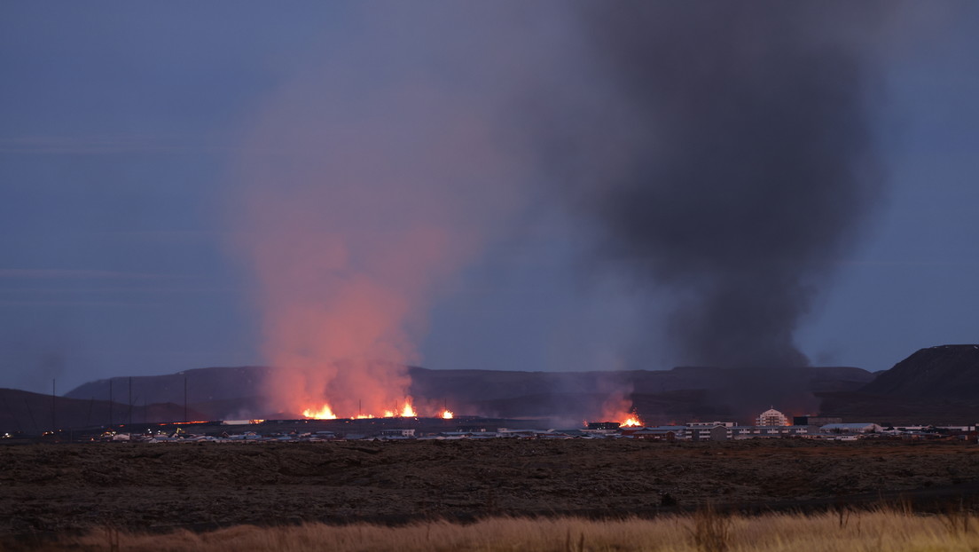 VIDEO: La lava de un volcán alcanza la ciudad de Grindavík, en Islandia