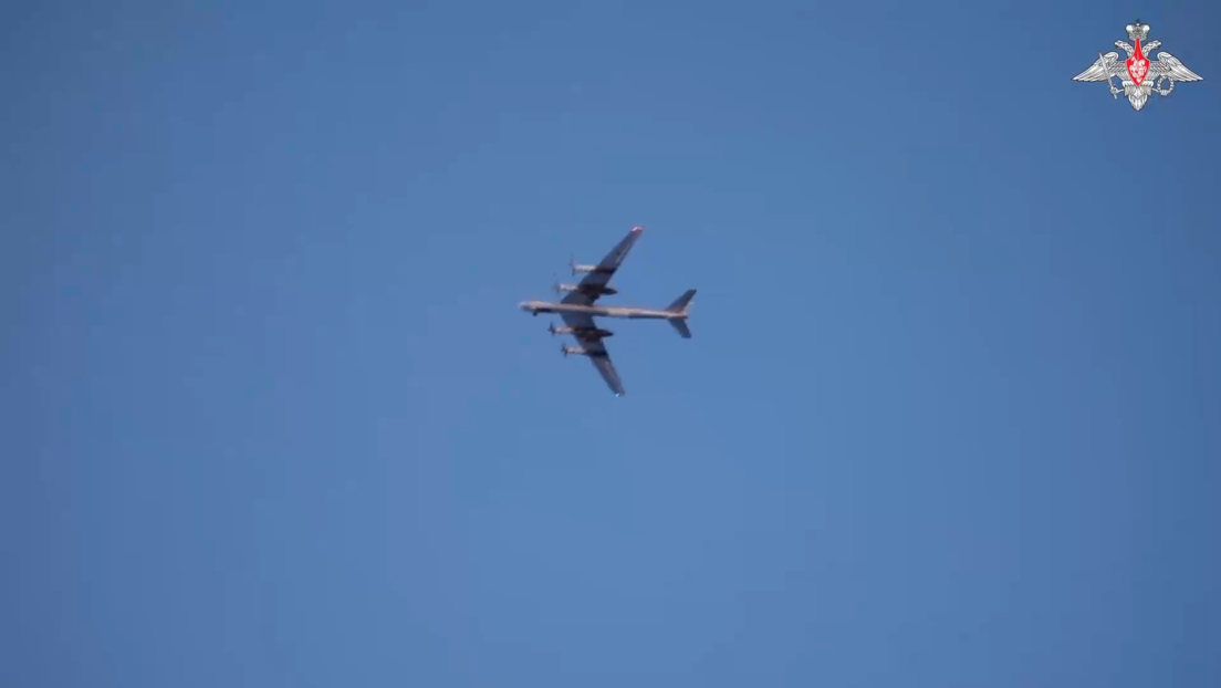 VIDEO: Dos bombarderos estratégicos rusos Tu-95MS sobrevuelan el mar de Japón