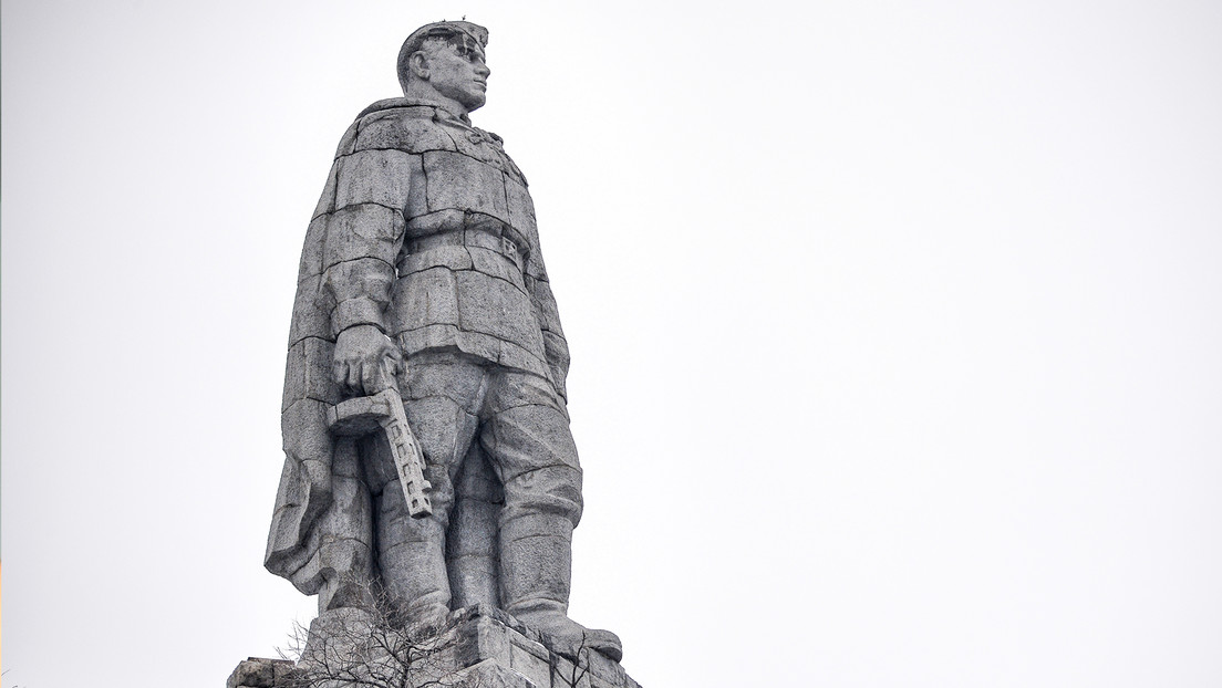 "Vergüenza indeleble": Rusia rechaza la iniciativa de demoler el monumento al soldado soviético en Bulgaria