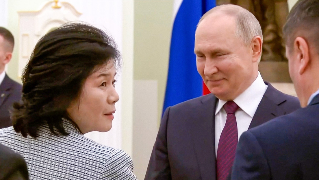 Vladímir Putin se reúne con los ministros de Asuntos Exteriores de Rusia y Corea del Norte