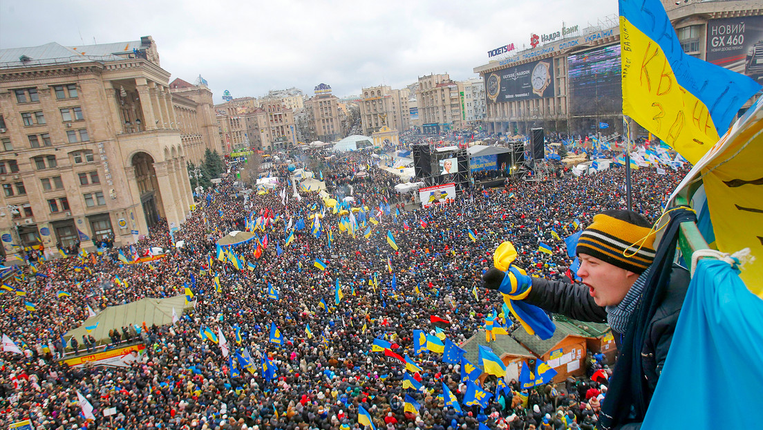 Canciller ucraniano dice que su país "no habría sobrevivido si no fuera una democracia"