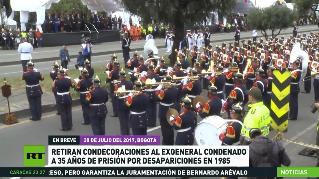 Retiran condecoraciones al exgeneral colombiano condenado a 35 años de prisión por desapariciones en 1985