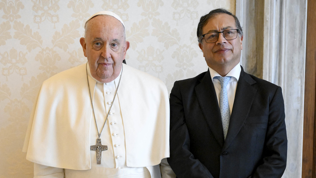 El papa Francisco recibe a Petro en el Vaticano con la paz de Colombia sobre la mesa