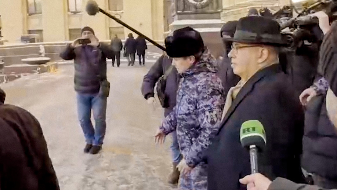 VIDEO: Embajador francés en Rusia ignora preguntas de periodistas sobre mercenarios en Ucrania