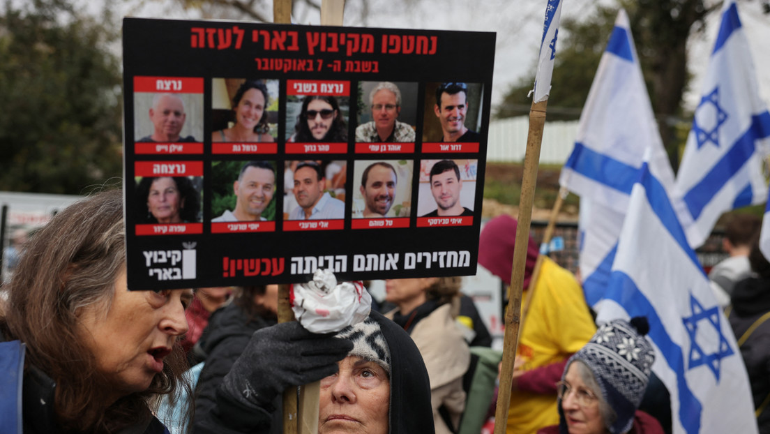 Familiares de los rehenes retenidos en Gaza irrumpen en el Parlamento de Israel