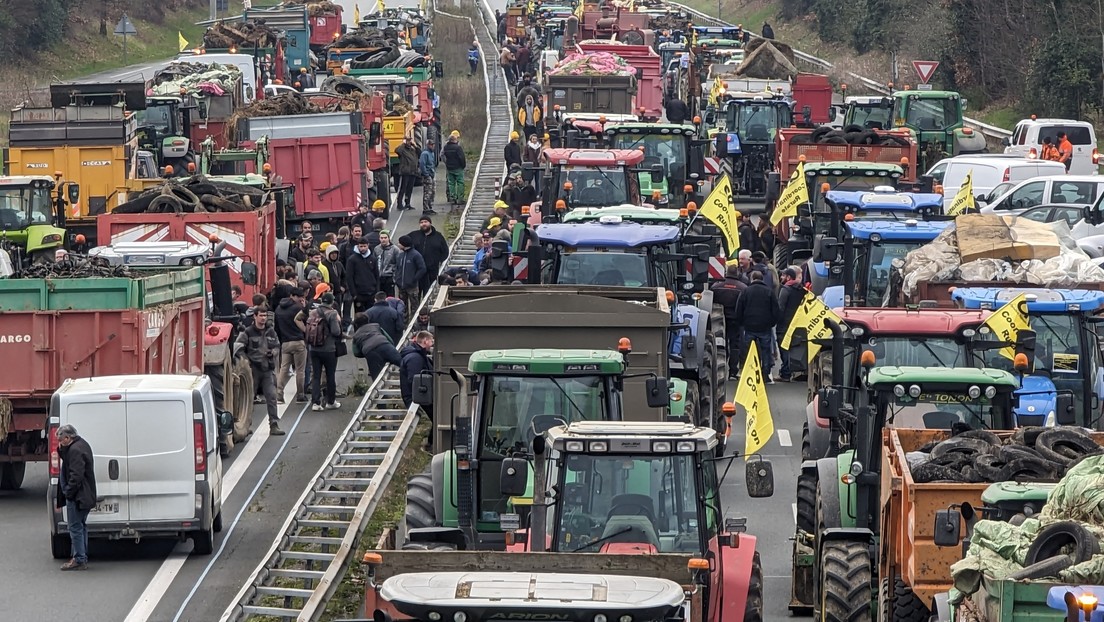 Agricultores bloquean varias carreteras en Francia (VIDEOS)
