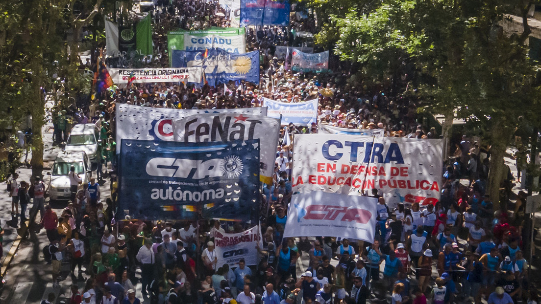 Paro general en Argentina: las centrales obreras muestran músculo contra el 'decretazo' de Milei