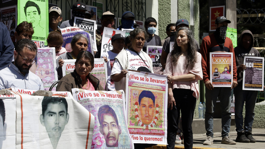 Salen de prisión ocho militares mexicanos señalados por desaparición forzada en el caso Ayotzinapa