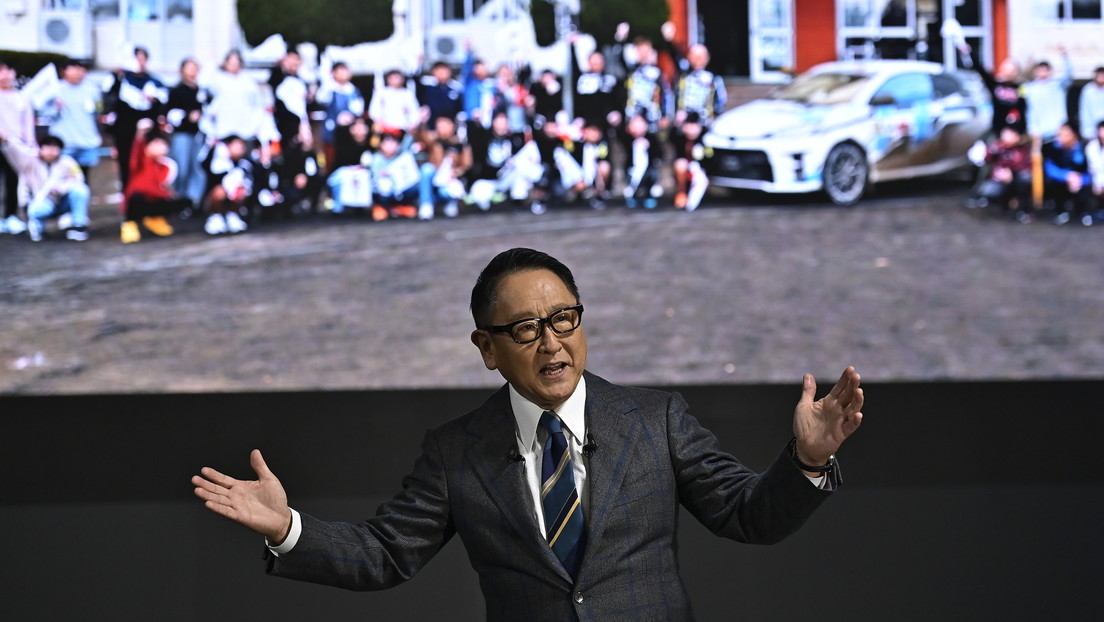 Los coches eléctricos no dominarán el mercado mundial, opina el jefe de Toyota