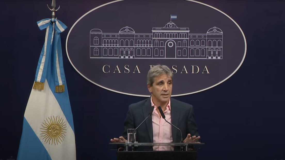 El ministro de Economía de Argentina anuncia el retiro del "capítulo fiscal" de la ley 'ómnibus'