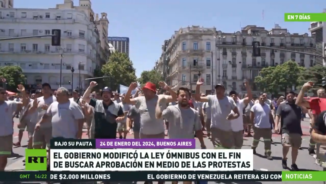 El Gobierno argentino modificó la 'ley ómnibus' con el fin de buscar aprobación en medio de las protestas