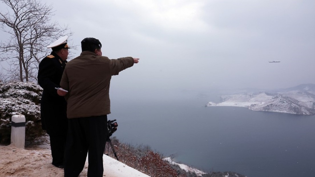 FOTOS: Kim Jong-un observó una nueva prueba de un arma estratégica de Corea del Norte
