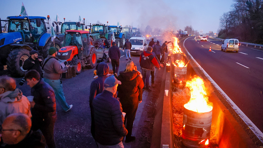 Agricultores franceses se lanzan al "asedio" de París