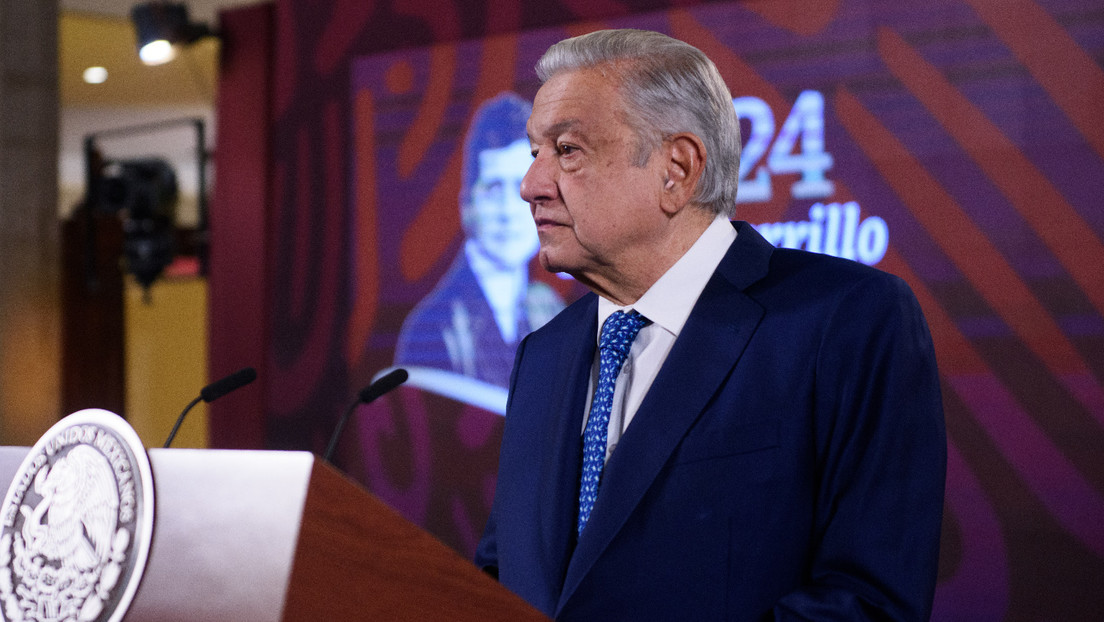 López Obrador califica de "guerra sucia" el hackeo que afecta a cientos de periodistas en México
