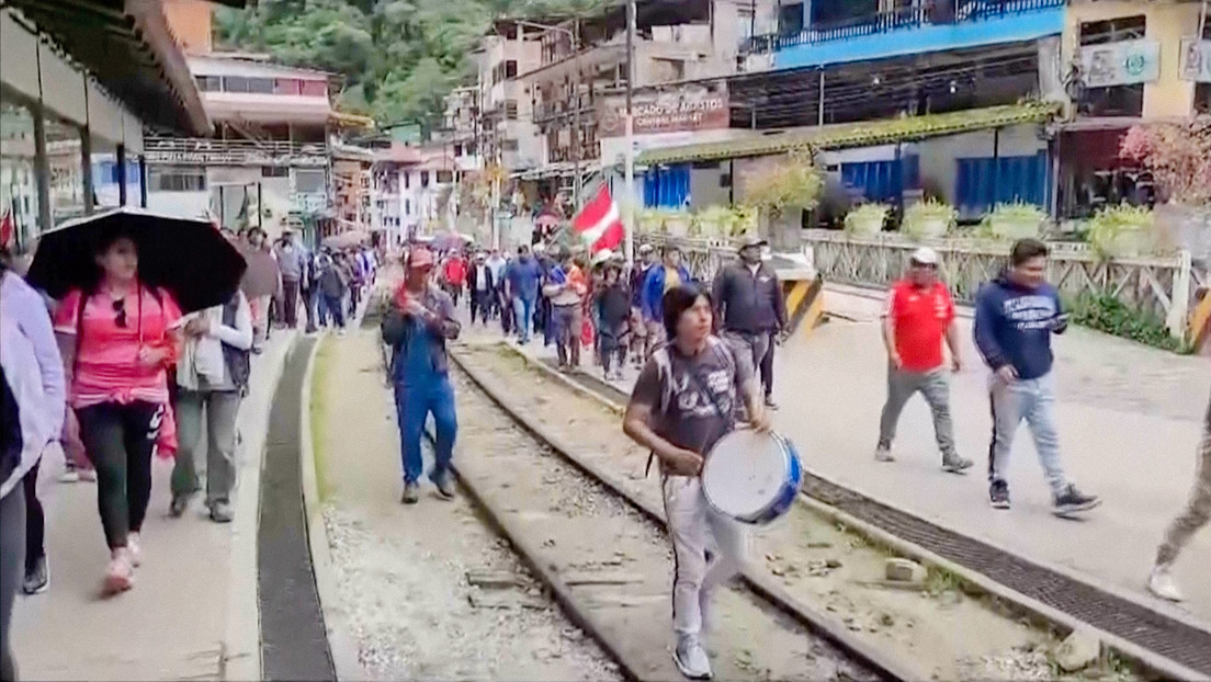 Autoridades de Perú amenazan con penas de hasta 15 años de cárcel a manifestantes en Machu Picchu