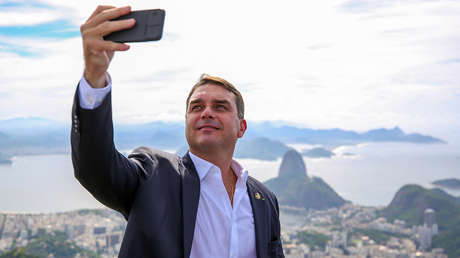 Ocho años de cárcel por robar un celular: el proyecto de ley de un hijo de Bolsonaro en Brasil